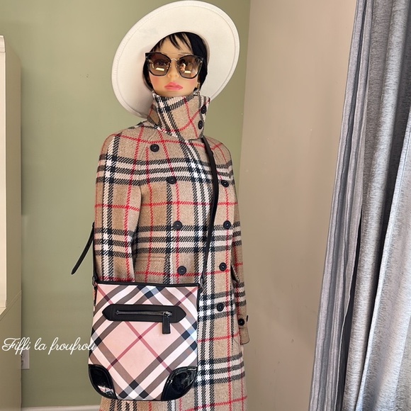 Authentic Burberry crossbody - Picture 9 of 15